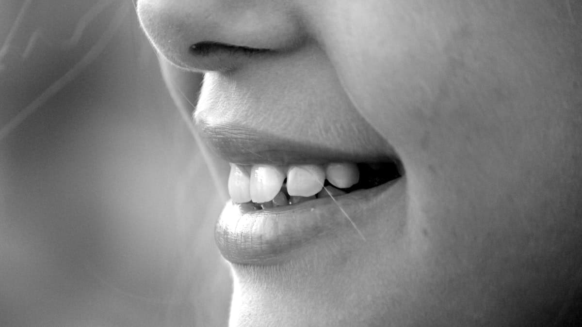 sorriso mostrando os dentes